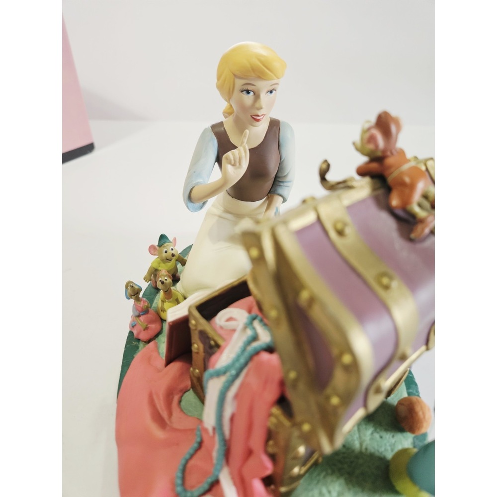 1995 Cinderella Walt Disney 45th Anniversary Music Box Figurine with Sewing Mice - Picture 7 of 12